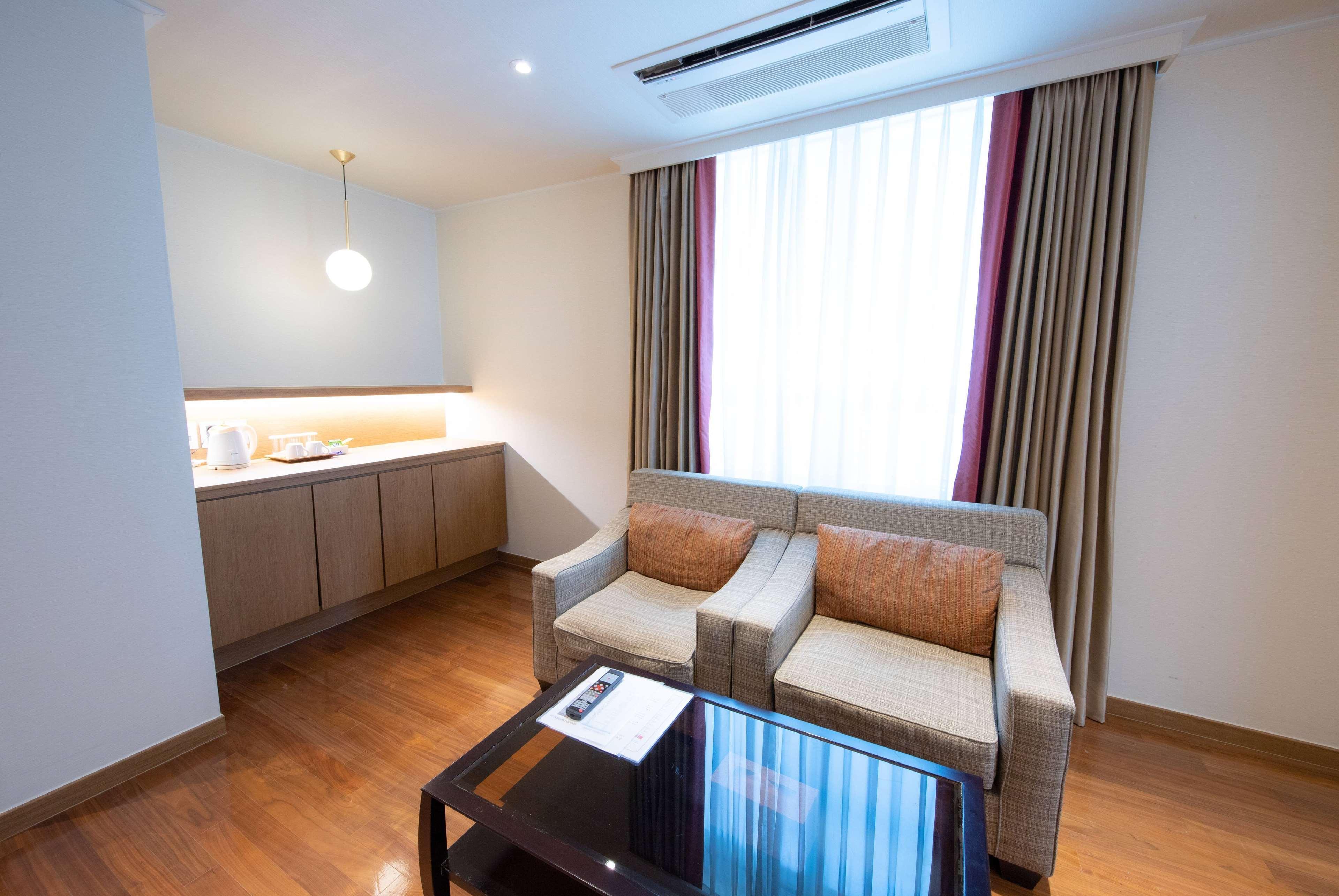 Ramada Hotel And Suites Seoul Namdaemun Exterior photo