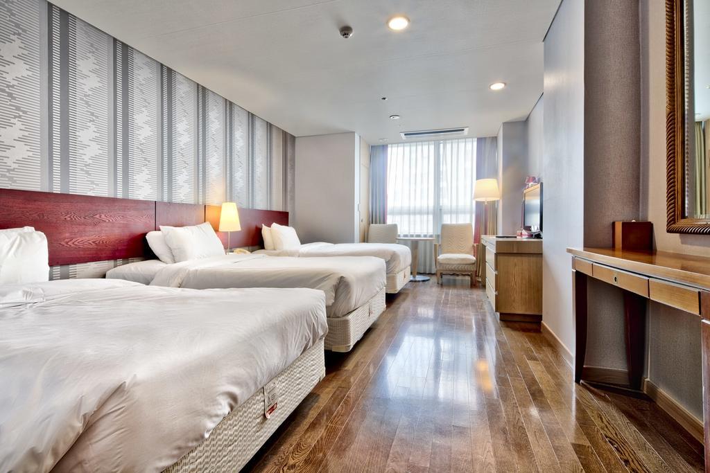Ramada Hotel And Suites Seoul Namdaemun Exterior photo