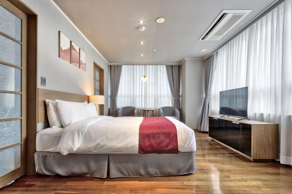 Ramada Hotel And Suites Seoul Namdaemun Exterior photo