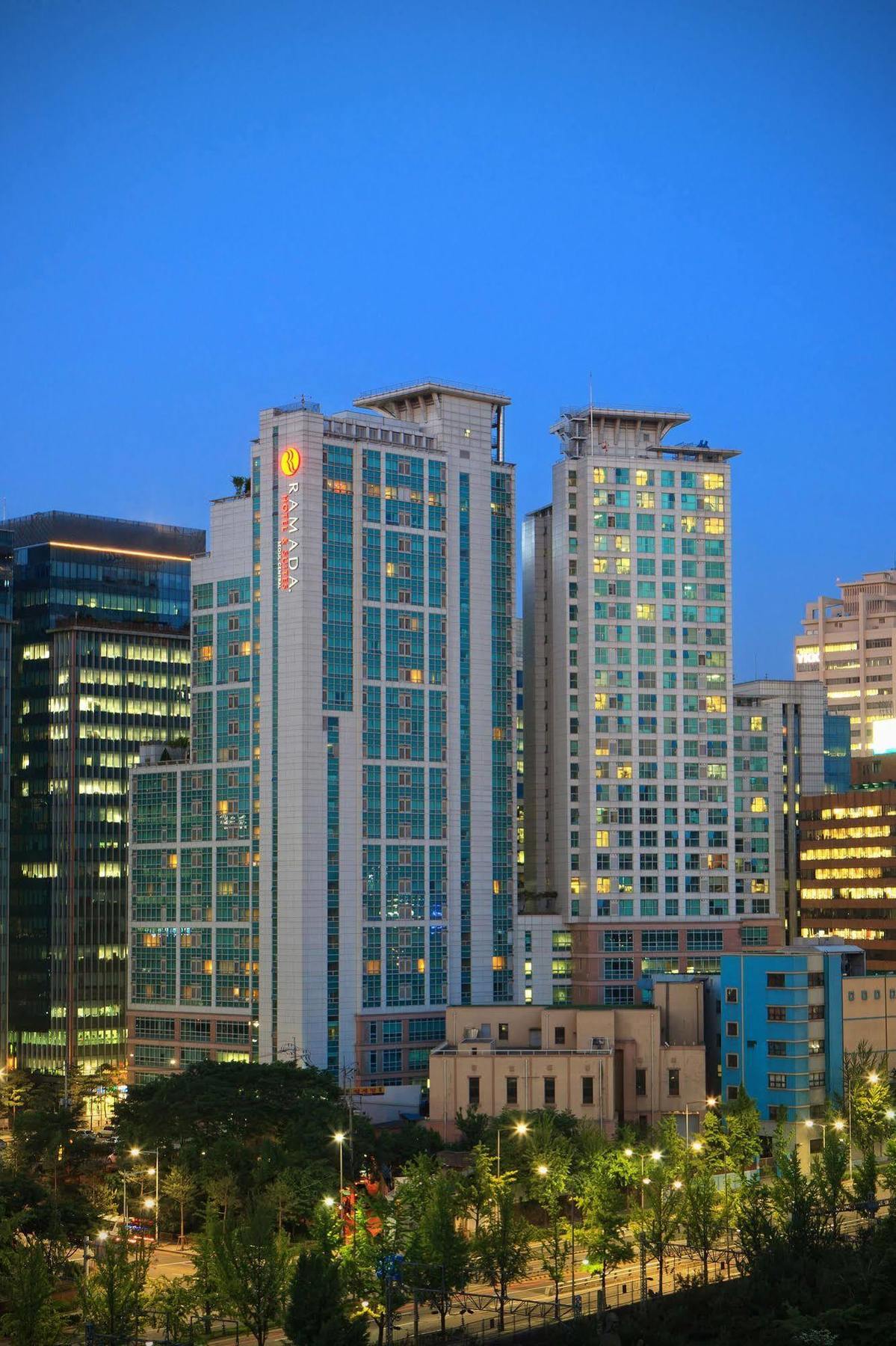 Ramada Hotel And Suites Seoul Namdaemun Exterior photo